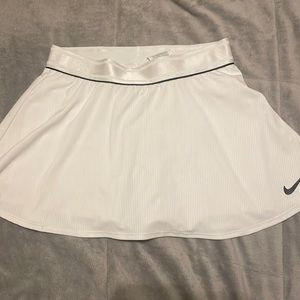 Nike White tennis skirt size M